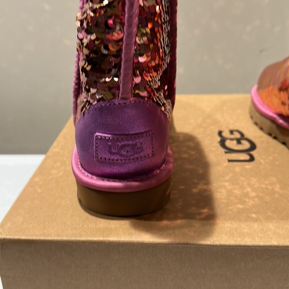 🌸NEW UGG BOOTS W CLASSIC SHORT SEQUIN Sz 8 WITH BOX. - Picture 10 of 16
